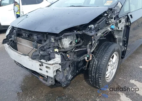 2011 Toyota Prius Two from USA, damaged, VIN JTDKN3DUXB0282000